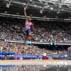 Imagen de Wayne Pinnock, de Jamaica, compitiendo durante el evento de salto de longitud masculino en la Reunión de Londres de la Liga Diamante 2025, en Londres, Reino Unido. | Foto:Xinhua/Stephen Chung