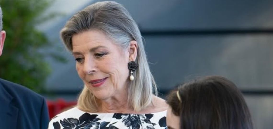 Carolina de Mónaco confirma que las mujeres 60+ pueden llevar vestidos cortos