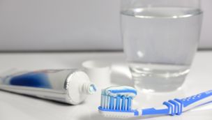  Anmat prohibió la comercialización de una famosa marca de dentífricos