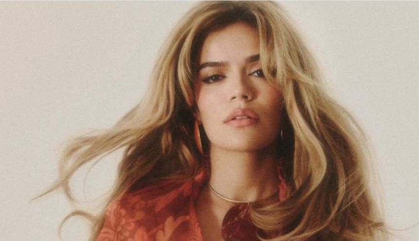 Karol G y su acción social: desde visitar a presas a becas para mujeres