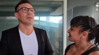 Maravilla Martínez junto a la Locomotora Oliveras