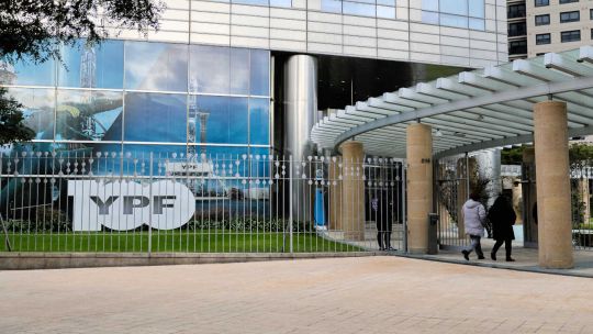 Expropiación de YPF: vence el plazo judicial para entregar chats y crece la presión en Nueva York