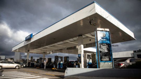 YPF convertirá su app en una billetera digital y sumará la opción de pagar combustible en dólares