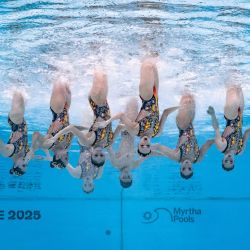 Imagen del equipo de México realizando una presentación durante la final de equipo libre de natación artística, en el Campeonato Mundial de Deportes Acuáticos, en Singapur. | Foto:Xinhua/Xia Yifang