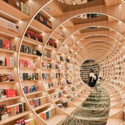 Personas visitan una librería en Shenzhen, provincia de Guangdong, al sur de China. | Foto:ADEK BERRY / AFP