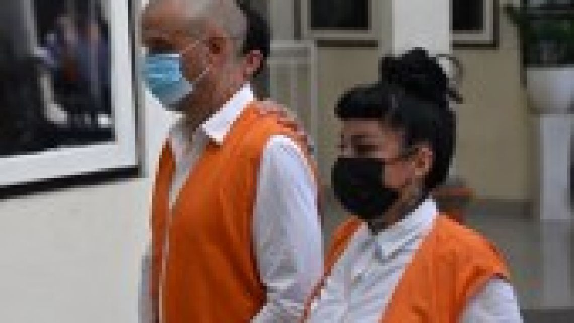 Indonesia sentences drug smugglers.