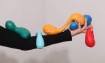Arte en movimiento: joyas, esculturas y diseño sustentable con papel y bronce