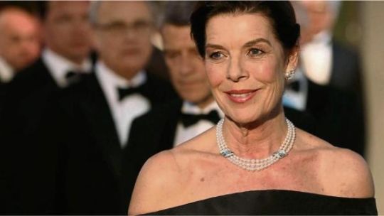 Carolina de Mónaco (68 años) se compraría sin dudarlo estos 5 vestidos de Zara, ideales para las mujeres más elegantes