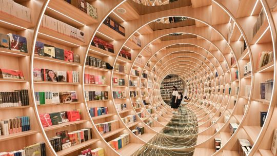 Fotogaleria Personas visitan una librería en Shenzhen, provincia de Guangdong, al sur de China