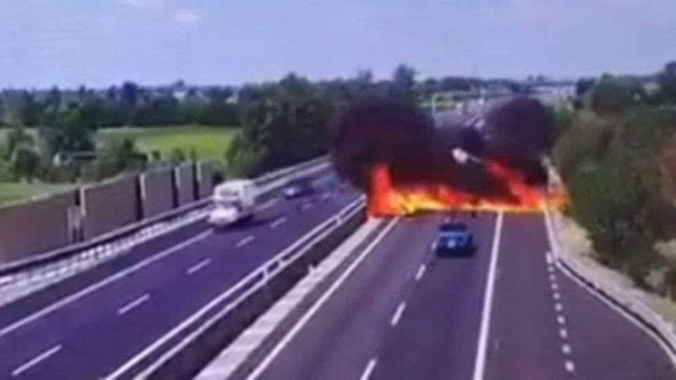 Avión se estrella en el norte de Italia.