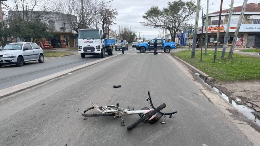 Camión atropello ciclista en La Plata