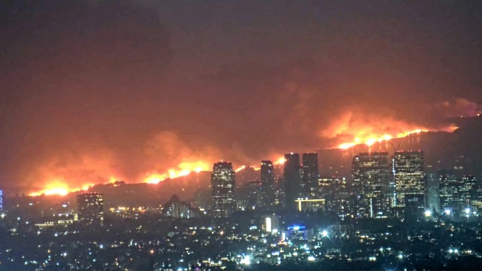 Compañía eléctrica dice que pagará indemnizaciones por incendio de Los Ángeles