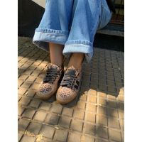 María: Un sueño hecho a mano que trasciende en cada zapatilla