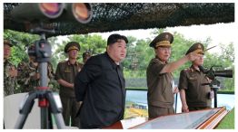 Kim Jong Un observa concurso de disparos