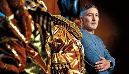 Ícono de la danza, se desempeña como director del Ballet Estable del Colón. Fortalezas, exigencia, objetivos y terapia.

