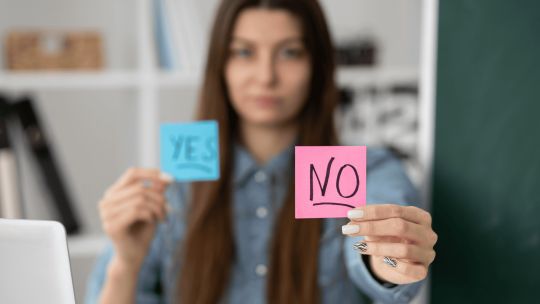 ¿Qué nos pasa con lo que está pasando?: Definirse por oposición y sus riesgos