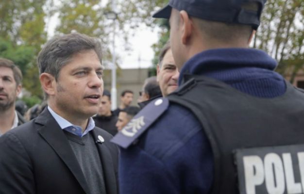 Axel Kicillof frente al partido policial