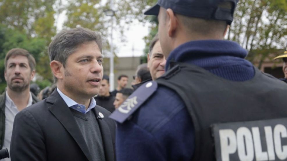 Axel Kicillof frente al partido policial