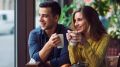 Pareja tomando un café