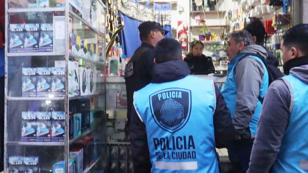 26_07_2025_flores_clausura_reparacion_celulares_gzagcba_g