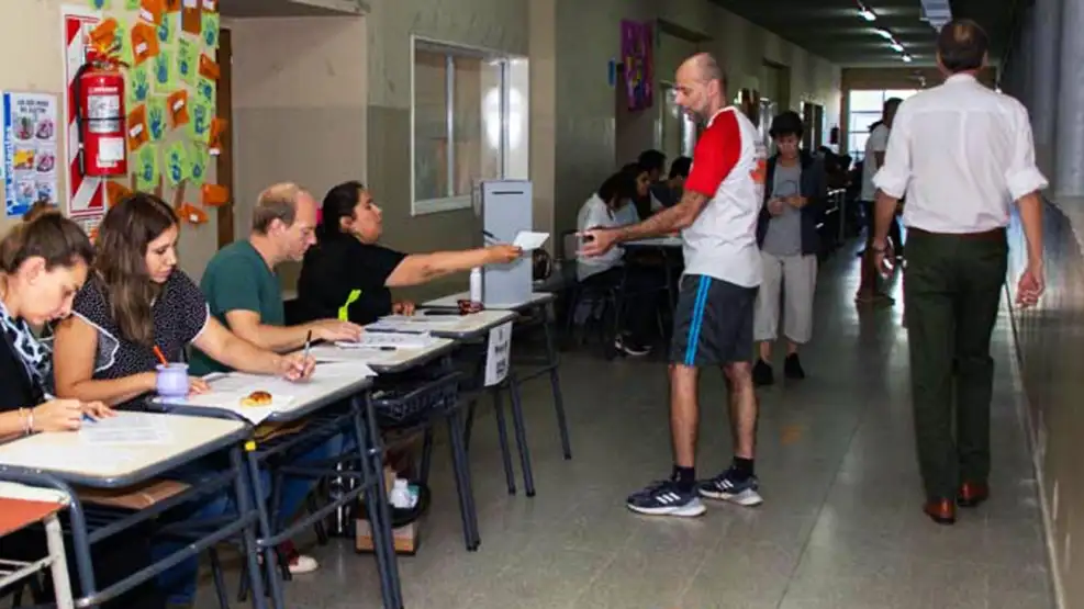 260725votacionescuelavotocedocg-2068541