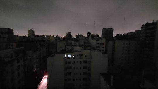 Apagón en CABA: casi 100 mil usuarios sin luz tras el incendio en una subestación de Edesur