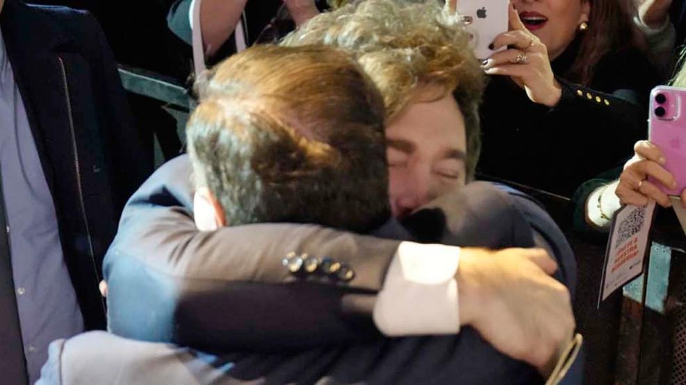 270725_gordo_dan_milei_abrazo_x_g