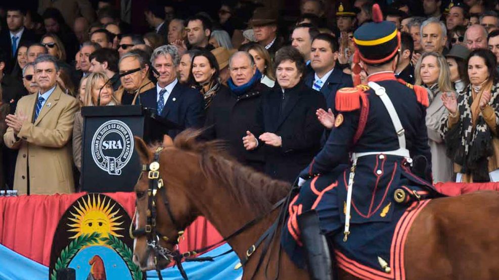 270725_milei_sociedad_rural_ministros_cuarterolo_g