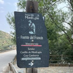 El Parque Nacional Monfragüe es un joya natural de Extremadura. Incluye al pueblito Villarreal de San Carlos y una hospedería.