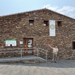 El Parque Nacional Monfragüe es un joya natural de Extremadura. Incluye al pueblito Villarreal de San Carlos y una hospedería.