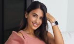 Antonela Roccuzzo impuso el glam streetwear con un look total black con el pantalón cargo tendencia