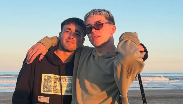 Juan Otero, el hijo de Flor Peña, celebró los cinco meses de novio con Mateo Lofeudo: “Soy quien quiero ser”