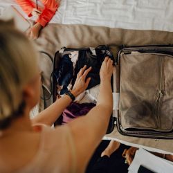 Según un estudio de Booking.com, la mayoría de los argentinos somos previsores a la hora de armar la valija para un viaje.