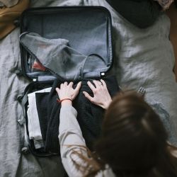 Según un estudio de Booking.com, la mayoría de los argentinos somos previsores a la hora de armar la valija para un viaje.