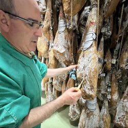 El jamón ibérico justifica su Denominación de Origen con un proceso artesanal y natural que se cumple en todas sus etapas.