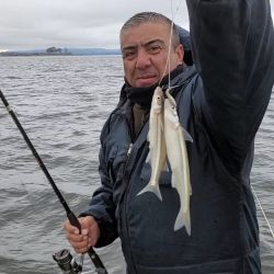 Constantes capturas sorprendieron al dúo de pescadores que no dejó de pescar en ningún momento hasta que decidieron dar por finalizada la jornada. 