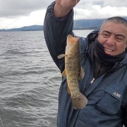 Constantes capturas sorprendieron al dúo de pescadores que no dejó de pescar en ningún momento hasta que decidieron dar por finalizada la jornada. 