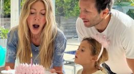 Mila Yankelevich junto a Tomás, su padre, y Cris Morena, su abuela 20250729