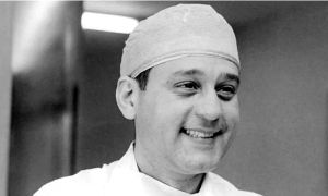 El Doctor René Favaloro en quirofano