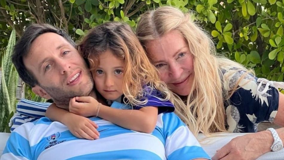 Cris Morena junto a su hijo Tomás y su nieta Mila