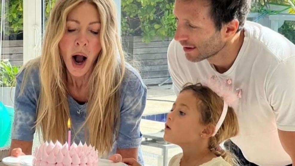 Mila Yankelevich junto a Tomás, su padre, y Cris Morena, su abuela 20250729