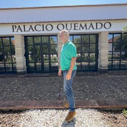 Visita a la Bodega Palacio Quemado que pertenece a la familia Alvear, emparentada con los Alvear de la Argentina.