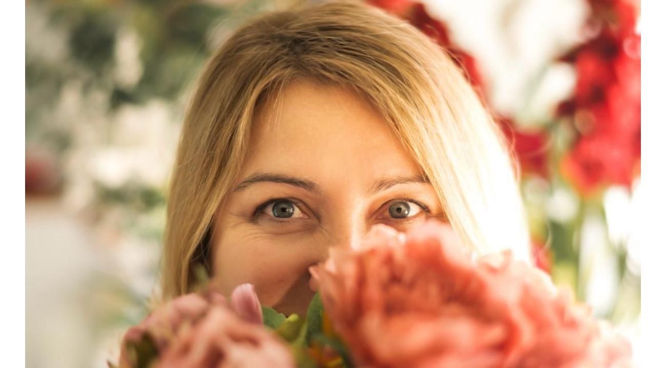 Desde La Pampa al corazón de las emociones: Paula Torres y el mensaje silencioso de “Decilo con Flores”