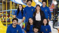 Staff Cheers: Elena Gemidopoulos, Diego Machado, Natalia Sirino, Facundo Sánchez, Santiago Rocha, Cecilia Supparo, Juan Ignacio Rocha y Lucía Chiappa.