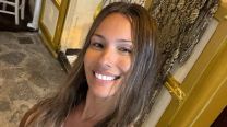 Pampita fusionó el vestido cute para el verano con el color tendencia del invierno para un look nocturno