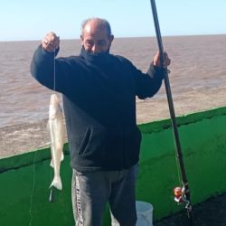 La pesca fue interesante, con mejores resultados fondeados, pero en lugares puntuales, también se pudo practicar la actividad en superficie. 
