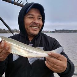 La pesca fue interesante, con mejores resultados fondeados, pero en lugares puntuales, también se pudo practicar la actividad en superficie. 