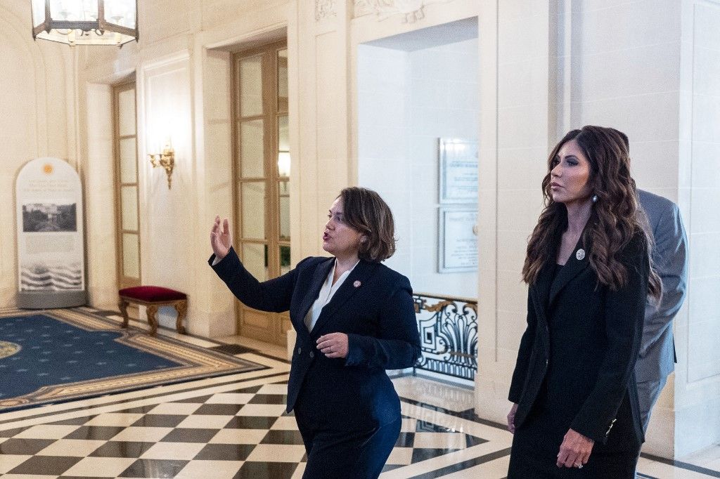 Embajada de EE.UU. en Argentina, la anfitriona Heidi Gómez Rápalo y Kristi Noem.