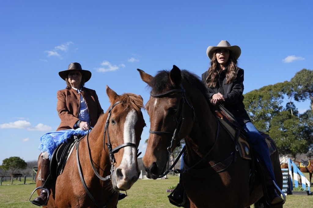 Kristi Noem, de aspecto parecido a Cristina Pérez (der.), y Patricia Bullrich (izq.).