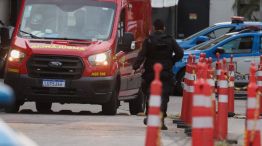 Murió una joven en un colectivo y descubrieron que llevaba 26 celulares pegados al cuerpo